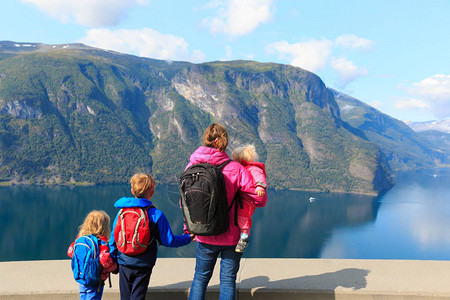 在挪威旅行家庭旅图片
