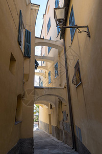 典型的意大利窄街图片