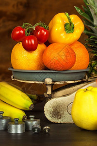 用水果和蔬菜制作的老铸铁厨房规模健康饮背景图片