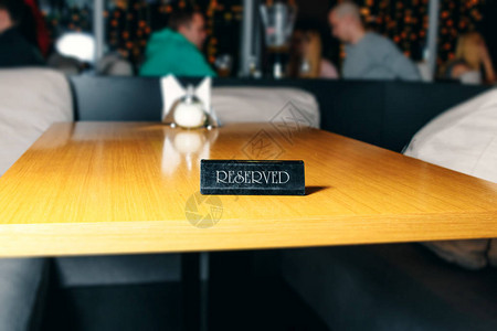 餐厅里的桌子桌子是预留的图片