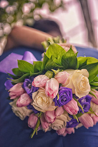 新娘手上的婚礼花束很漂图片