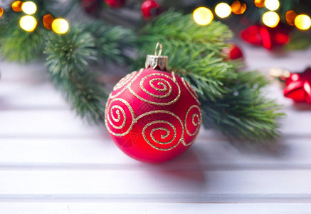 红圣诞装饰白木背景图片