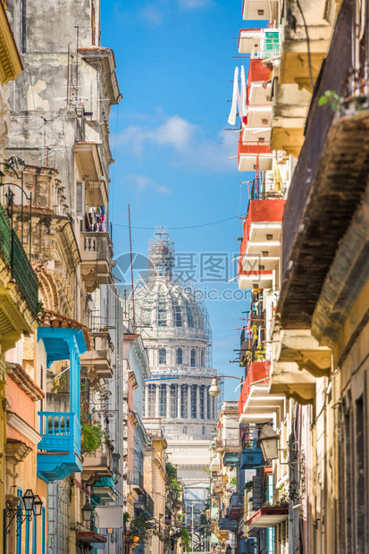 哈瓦那古巴胡同和Capitolio图片