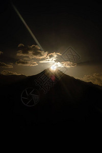 在特纳里夫的火山上美丽的日出户外拍图片