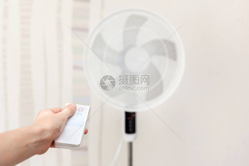白色电风扇开高清图片下载-正版图片505086666-摄图网