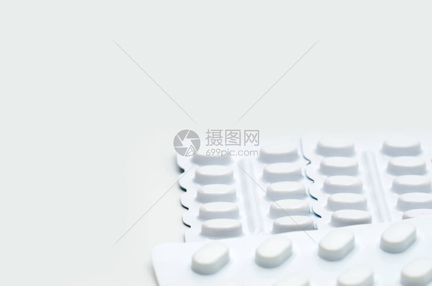白色泡罩包装中片剂药丸的宏观拍摄细节高清图片下载-正版图片505091609-摄图网