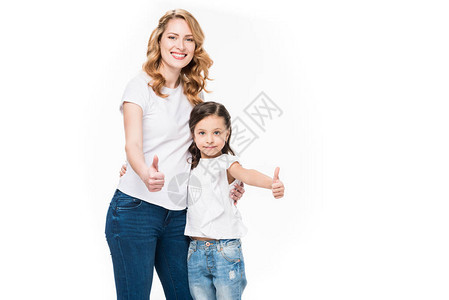 微笑的母亲和女儿的肖像展示了在白色上图片