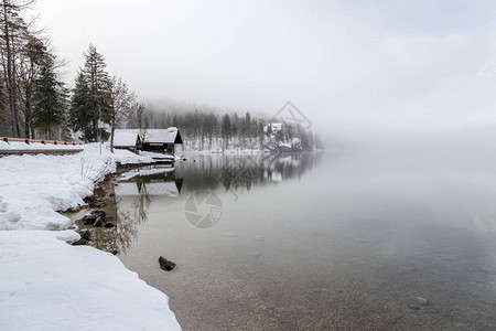 Bohinj湖冬季图片