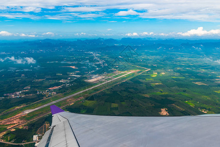 飞机窗口上美丽的泰国风景在泰图片