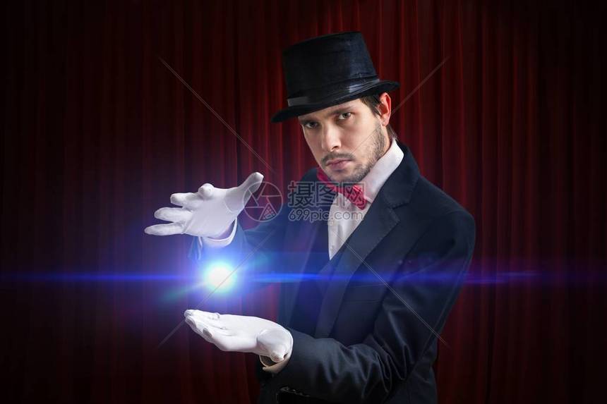 魔术队VS热火队激战NBA赛场谁能笑到最后