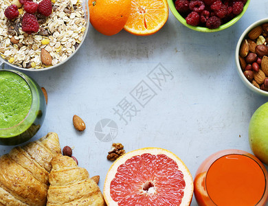 健康早餐格兰诺拉麦片和浆果图片