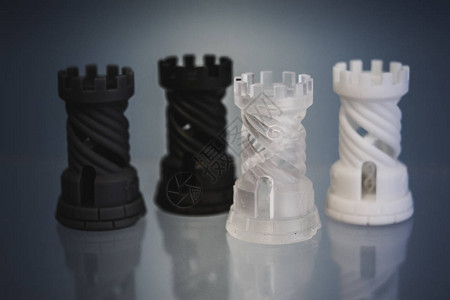 在3d打印机上打印的四个对象光敏聚合物立体光刻3D打印机图片