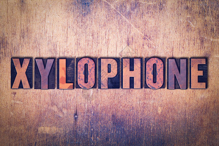 Xylophone概念和主题一词以古老的木质文字背景图片