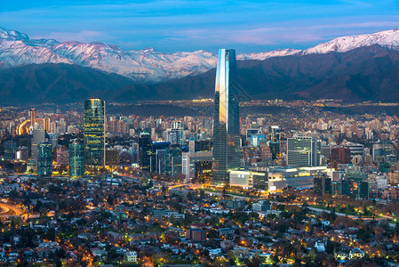 智利圣地亚哥的普罗维登西亚和拉斯孔德斯区全景图片