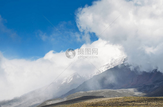 Chimborazo是安第斯山脉西日范围Cordillera火山中目前不活动的一个斯图片