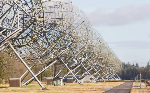 荷兰大型阵列射电望远镜图片
