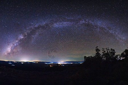 繁星点的夜空背景图片