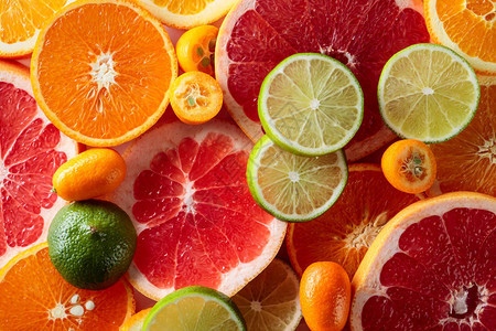 柑橘类水果的特写柠檬酸橙橘子粉红葡萄柚和橙子顶视图图片