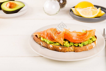 健康早餐与全餐面包烤汤图片
