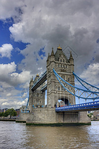 伦敦塔桥是伦敦的一座开合式悬索桥图片