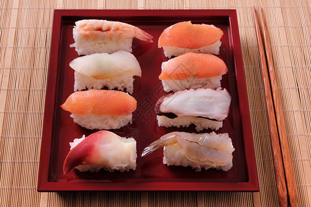 寿司日本料理红盘筷子图片