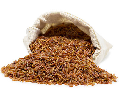 天然棕色大米装在小的薄饼袋里图片