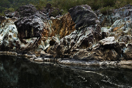 新南威尔士州小母牛站的峡谷和小溪图片