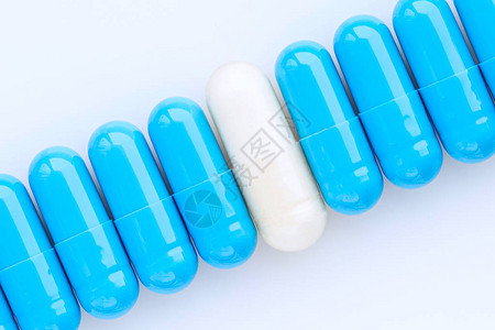 制药医学胶囊蓝色和白色的药胶囊药图片
