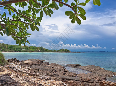 泰国萨梅特岛干净的绿水石库图片