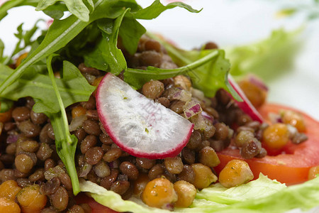 沙拉加扁豆和番茄背景图片