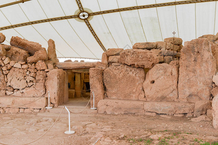 HagarQim在马耳他岛上发现的巨石寺院建筑群图片