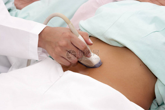 扫描孕妇的胃部对怀孕妇女的图片