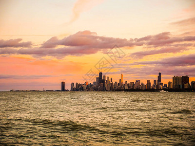 芝加哥城市天际线的壮丽日落景色图片