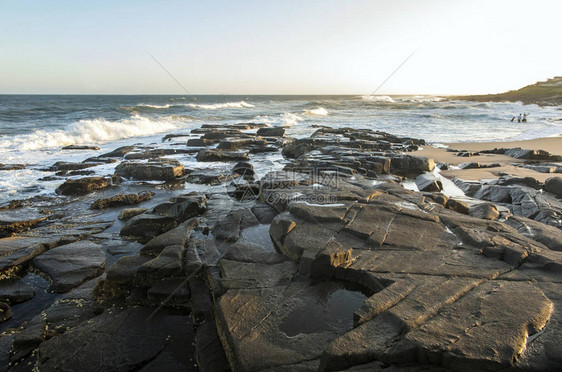 南非印度洋海岸的强力冲浪声势图片