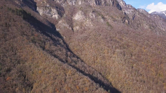 美丽的白色冬季仙境风景与白雪皑的山峰全景夹子寒冷的晴天图片