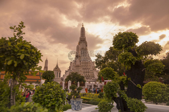 泰国曼谷市吞武里王朗的郑王庙图片