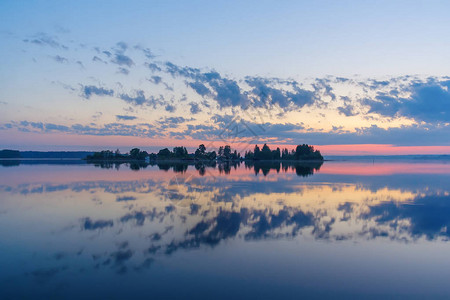 俄罗斯特维尔地区塞利热湖日落图片