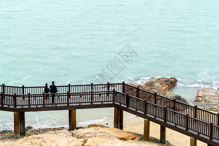 漳州东山岛海边木栈道背景图片