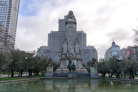 马德里西班牙广场的Cervantes图片