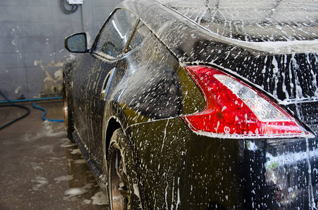 用肥皂洗车图片