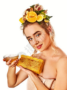 蜂蜜面膜与新鲜水果的头发和女人头上的皮肤图片