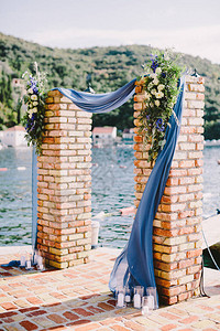 海景的婚纱拱门装饰图片