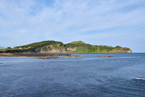 韩国济州岛松岳山的侧视图图片