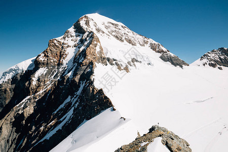 瑞士少女峰的雪山图片