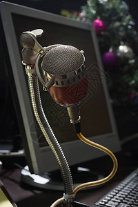 广播室里的麦克风新年广播图片