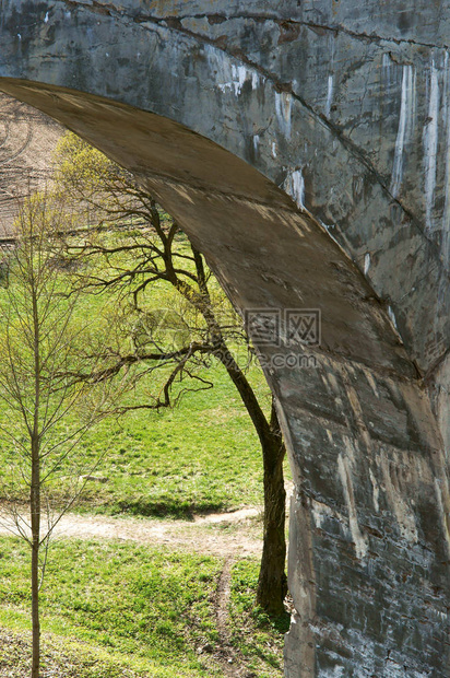 桥的拱形横跨大桥的混凝土图片