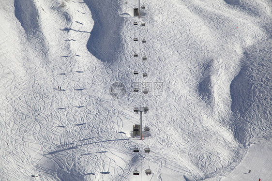 滑雪斜坡上图片