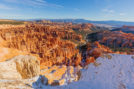 风景秀丽的布莱斯峡谷犹他州冬季景观图片
