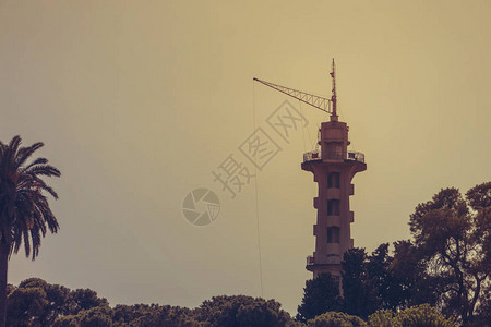 降落伞塔在伊兹密尔图片