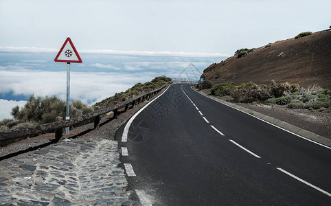 Tenerife的美丽山路公路旅行概念图片